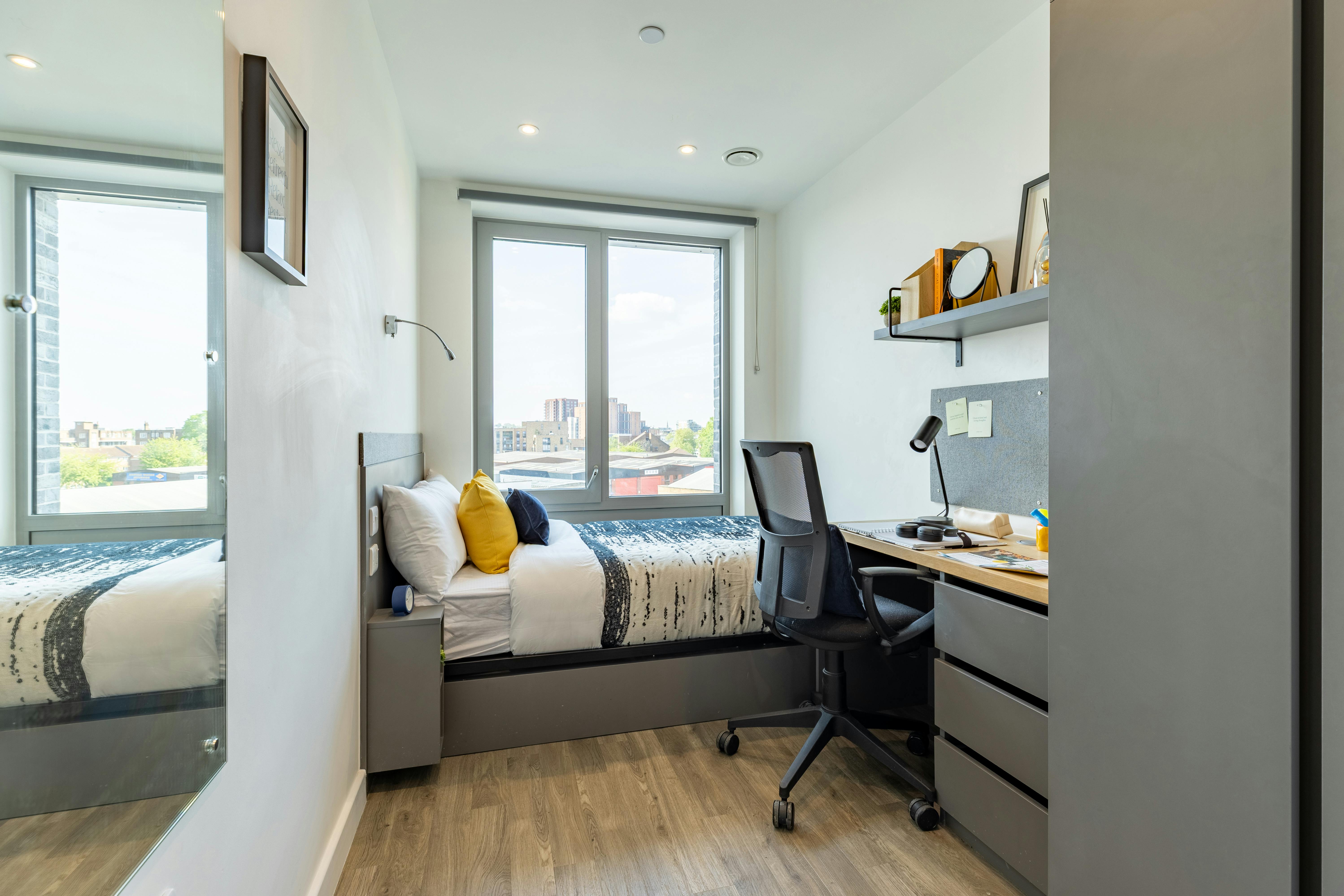 Gold ensuite