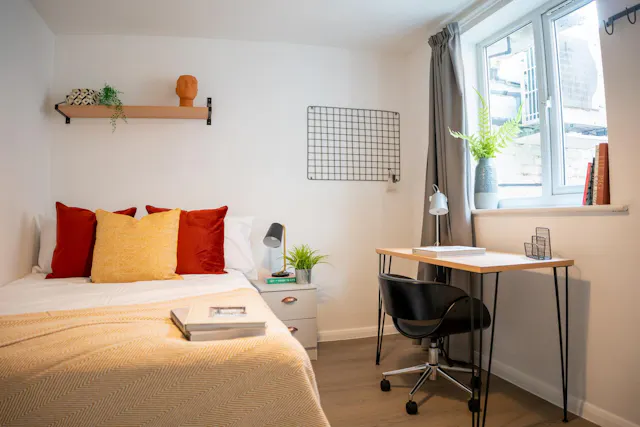 5 Bed Apartment room image 1