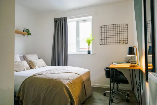 7 Bed Apartment room image 1