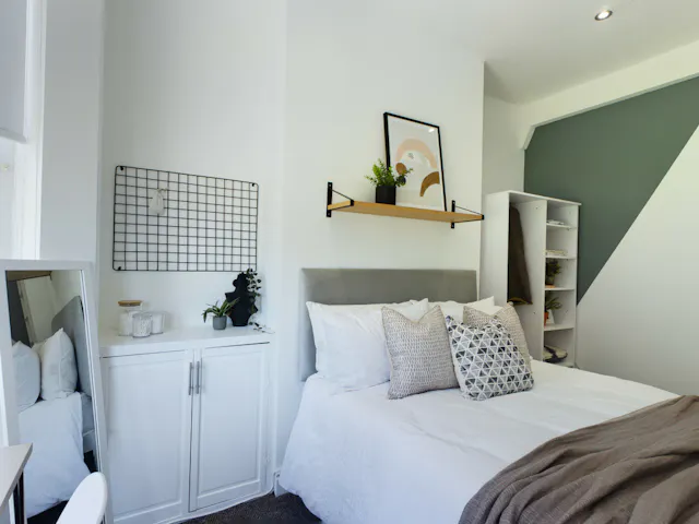 4 Bed Apartment room image 1