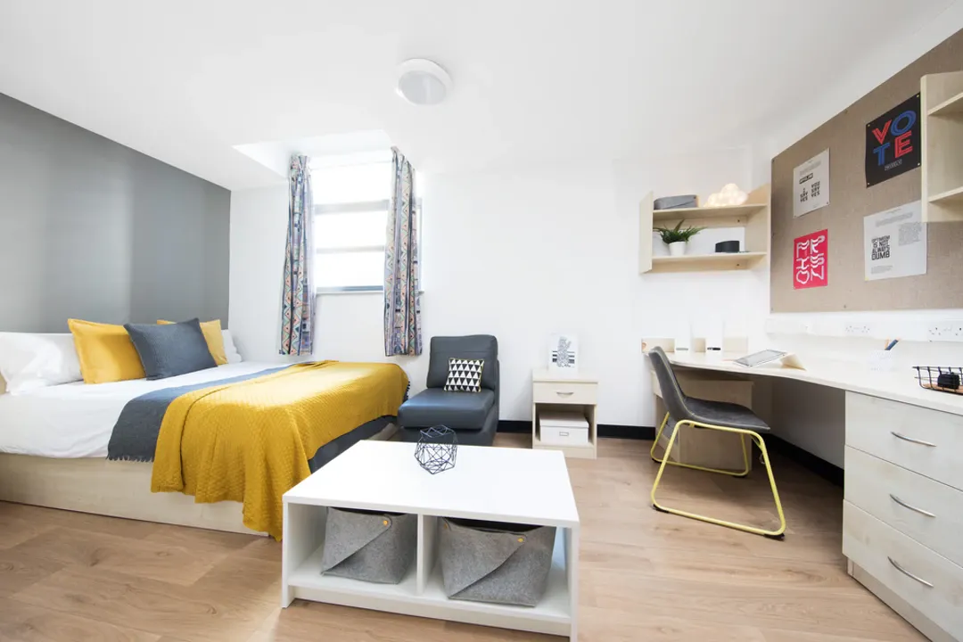 ROOM ROOM 1