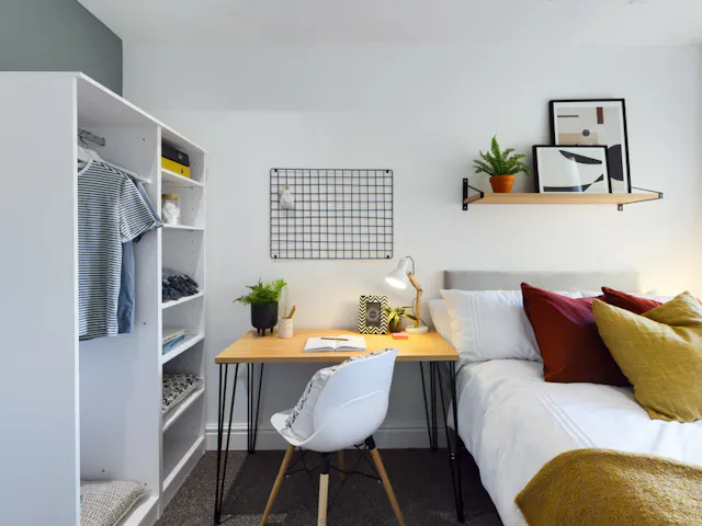4 Bed Apartment room image 2
