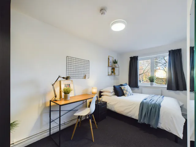 6 Bedroom House room image 2