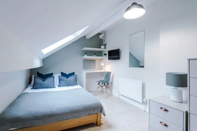 9 Bedroom Apartment room image 1
