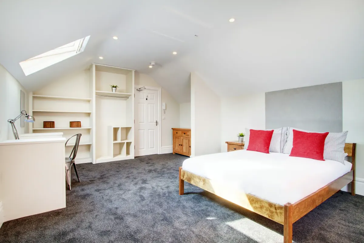 ROOM ROOM