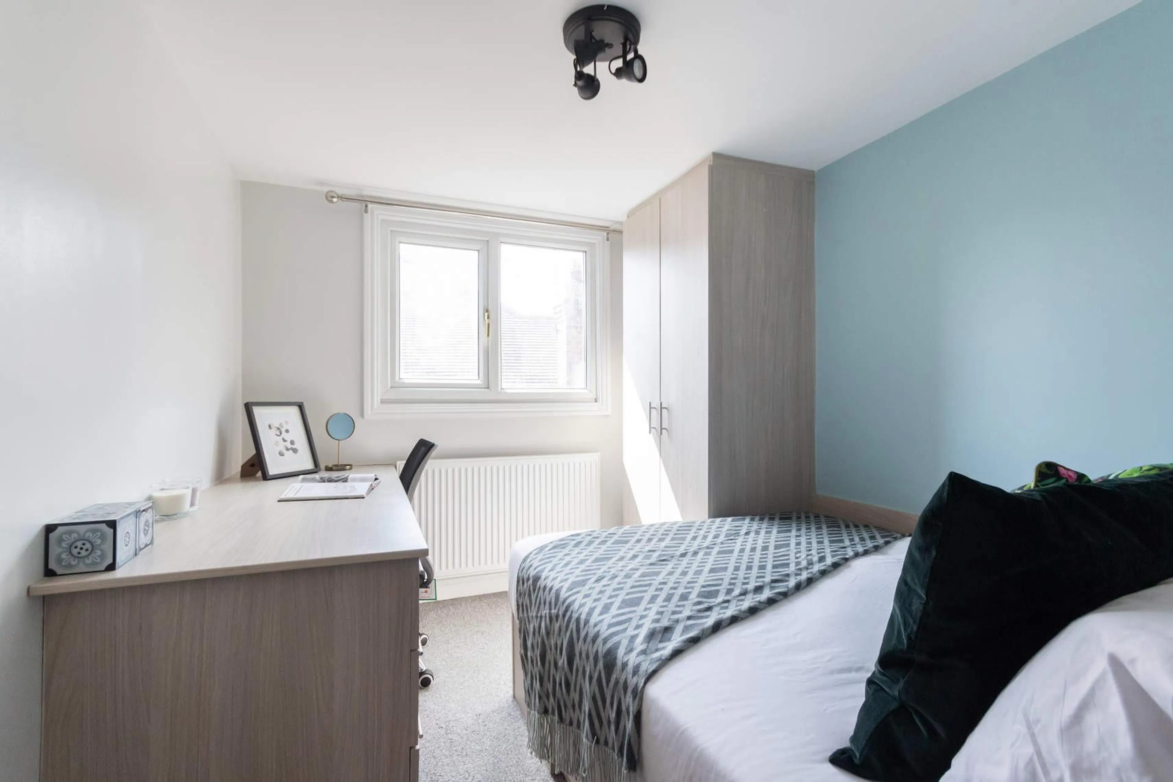 5 Bedroom Apartment ROOM 2