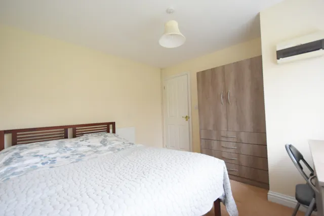 4 Bed Apartment room image 2