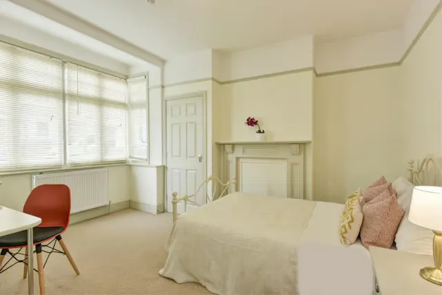 6 Bedroom Apartment room image 1