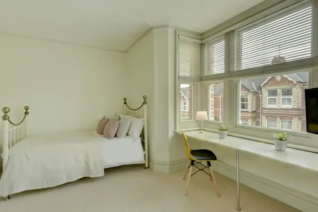 8 bedroom apartment room image 1