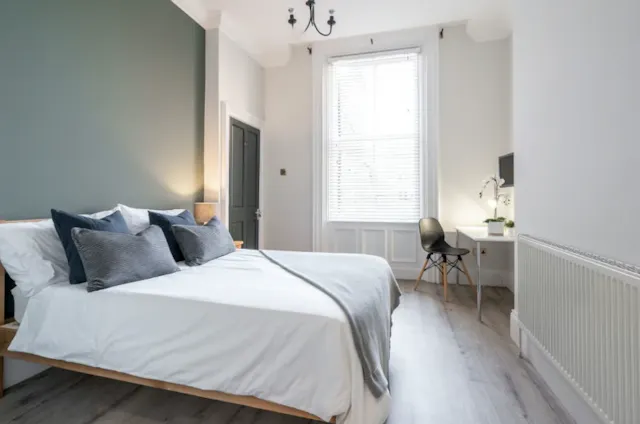 2 Bedroom Flat room image 1