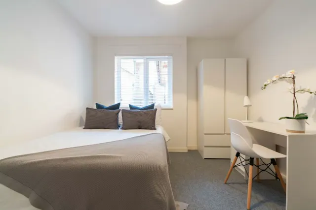 Four Bed Apartment room image 1