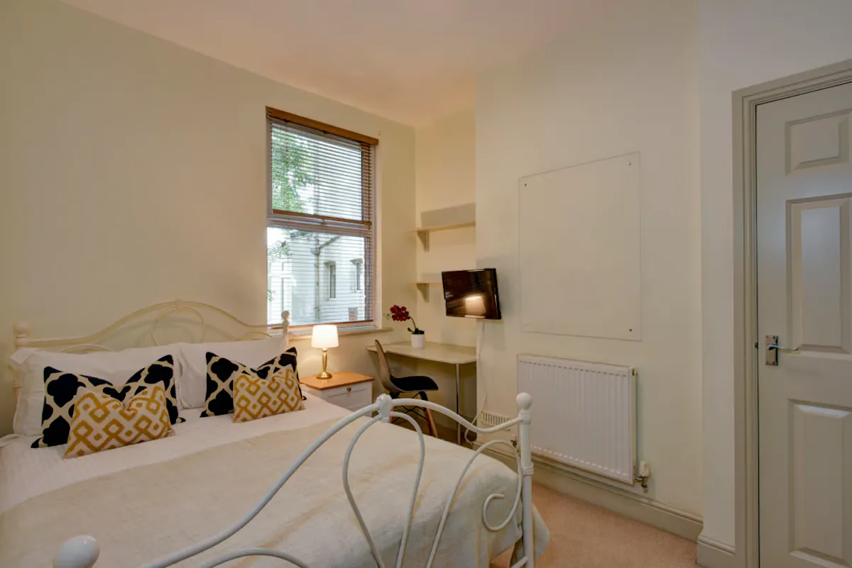 7 Bedroom Apartment ROOM