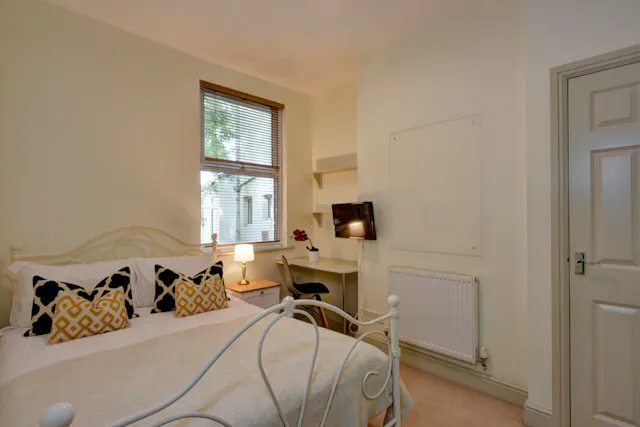 7 Bedroom Apartment room image 1