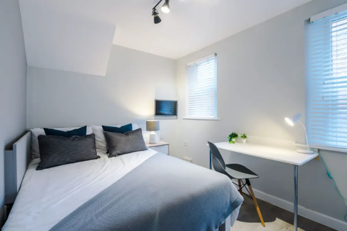 Three Bed Apartment ROOM