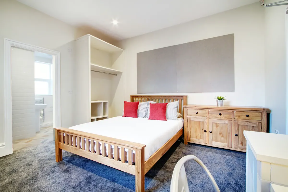 ROOM ROOM