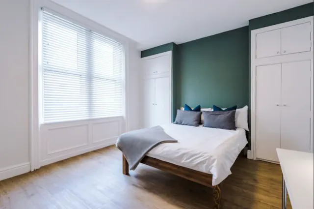 8 bedroom apartment room image 1