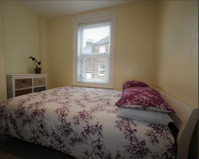 Three Bed Apartment room image 1