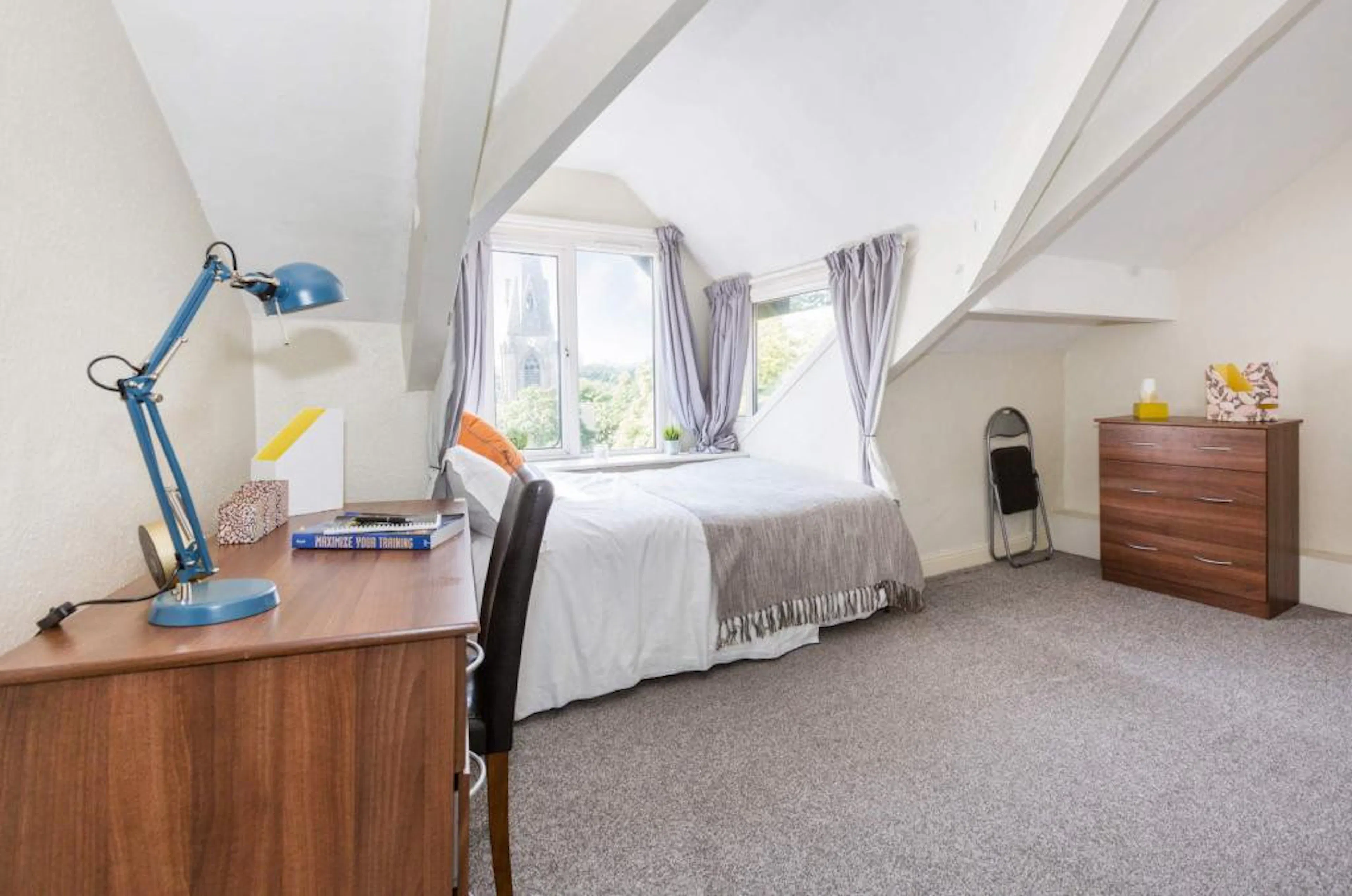 6 Bedroom Apartments ROOM 1