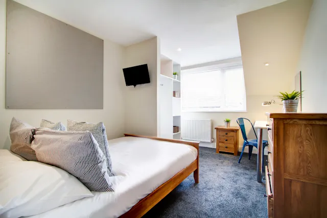 9 Bedroom Apartment room image 1