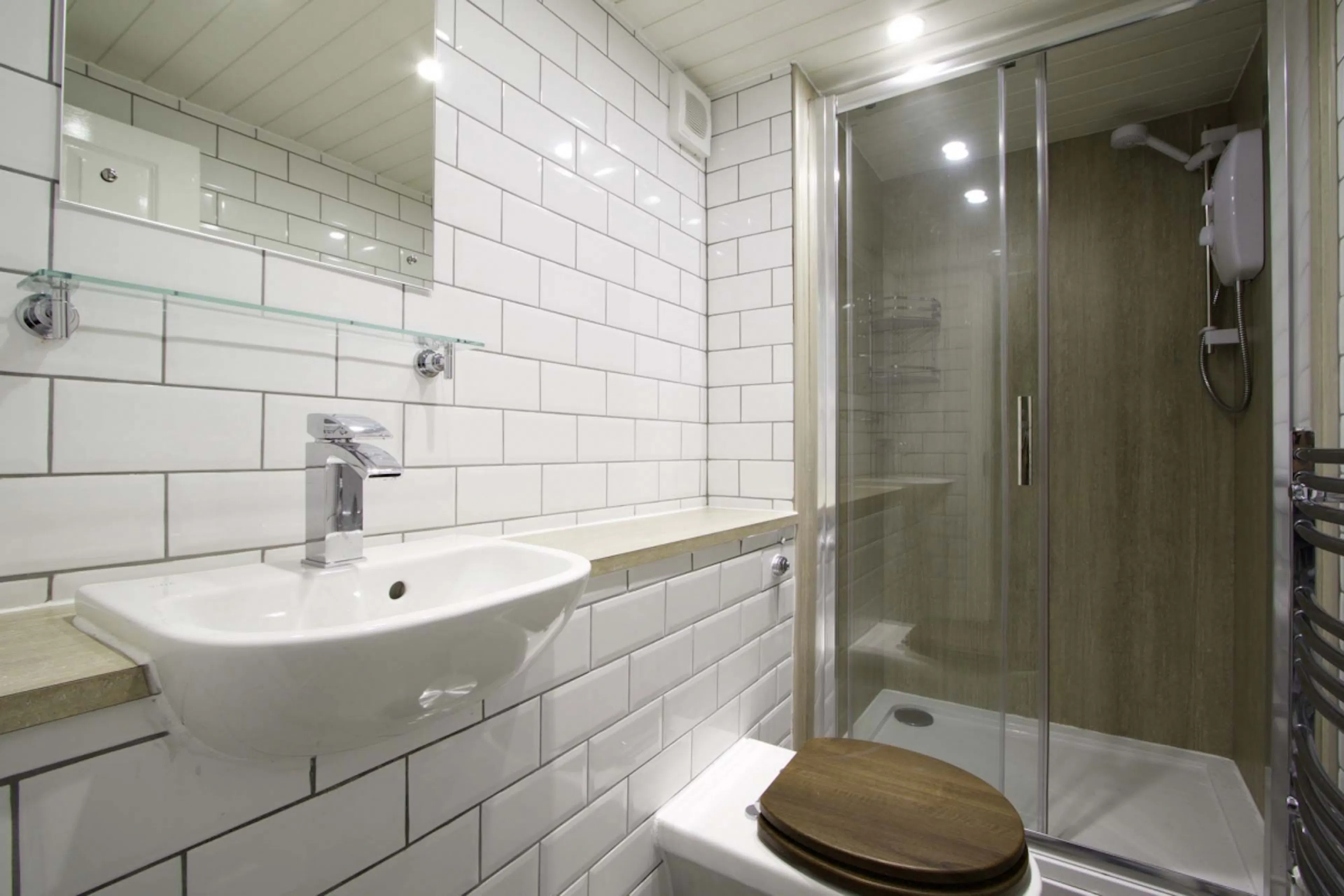 BATHROOM BATHROOM 4