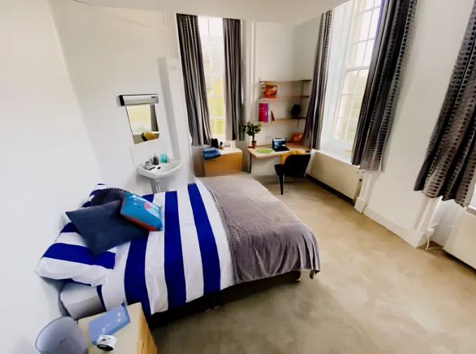 Deluxe Bedroom UK Guarantor Not Required