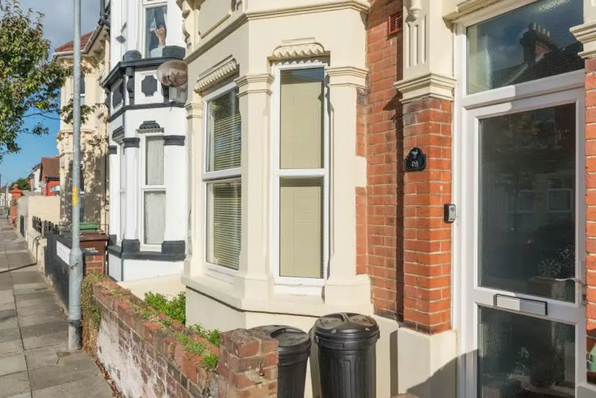 6 Bedroom Apartment BUILDING