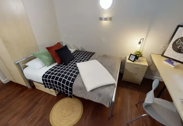 Silver En Suite Plus