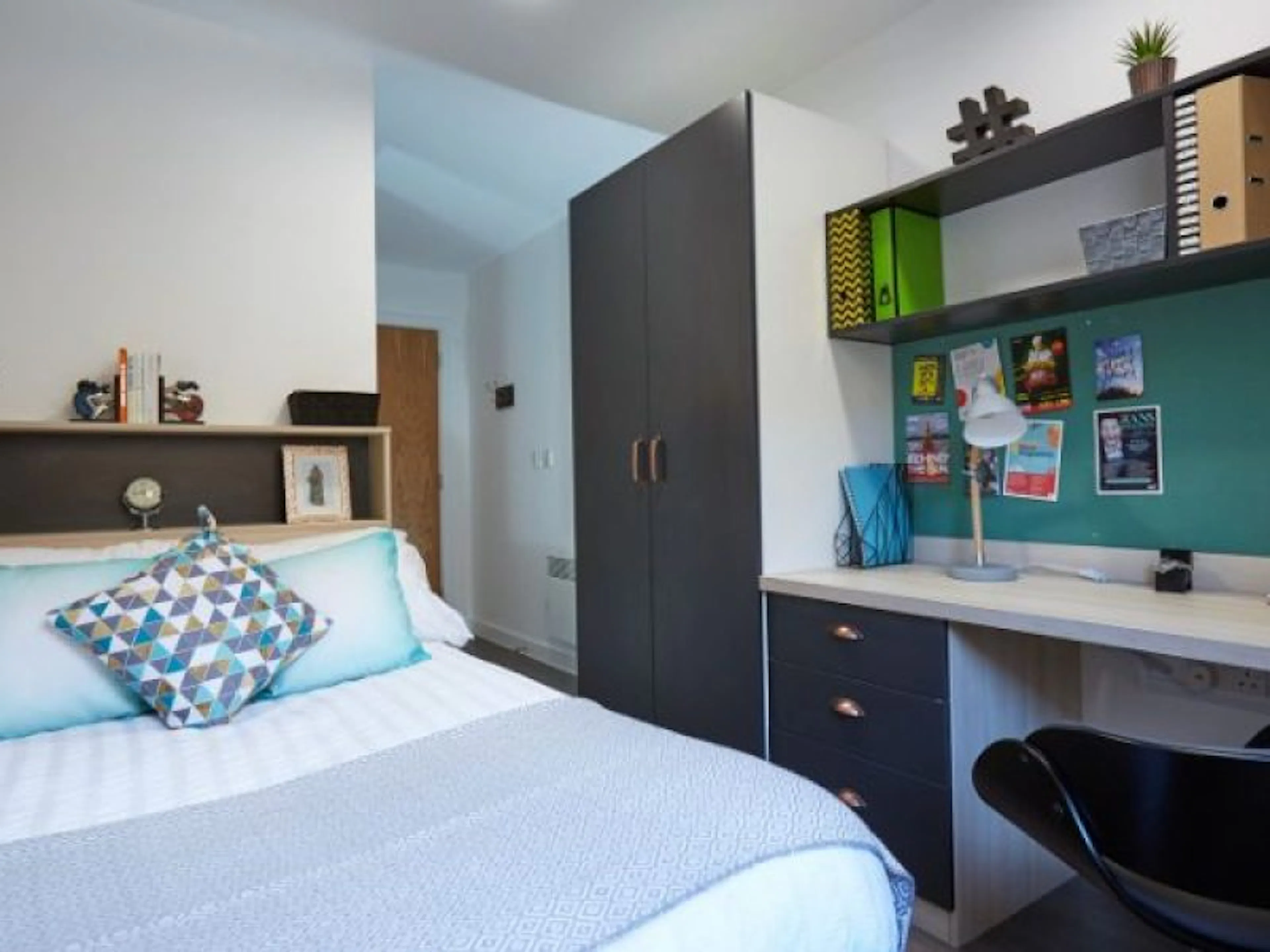 Silver Ensuite ROOM 1
