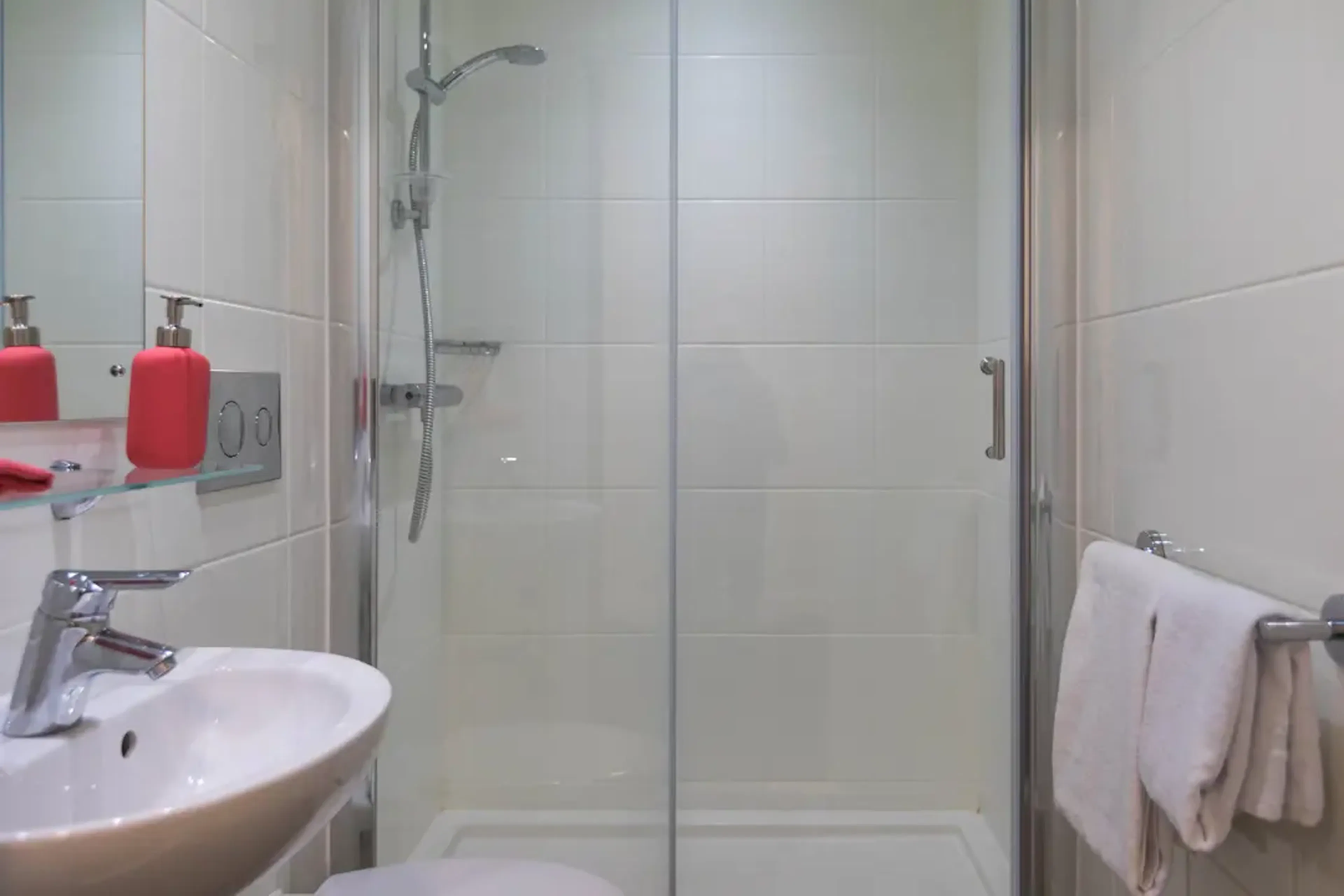 Bronze Ensuite BATHROOM 2