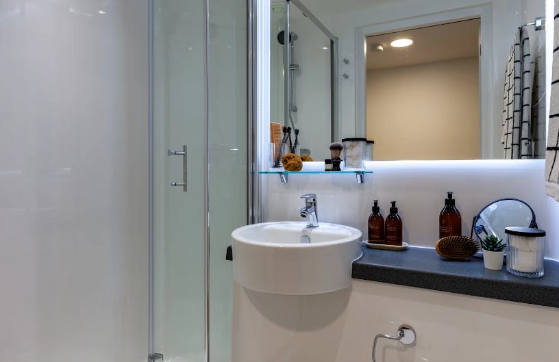Bronze En Suite