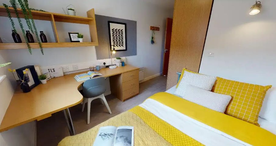 Bronze En Suite