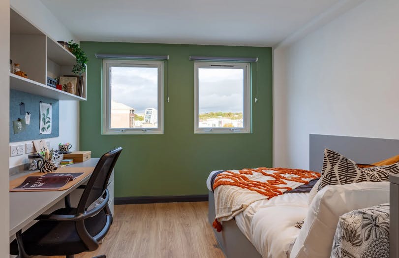 Bronze En Suite