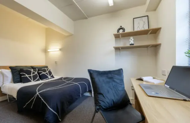 Bronze Plus Non Ensuite room image 1