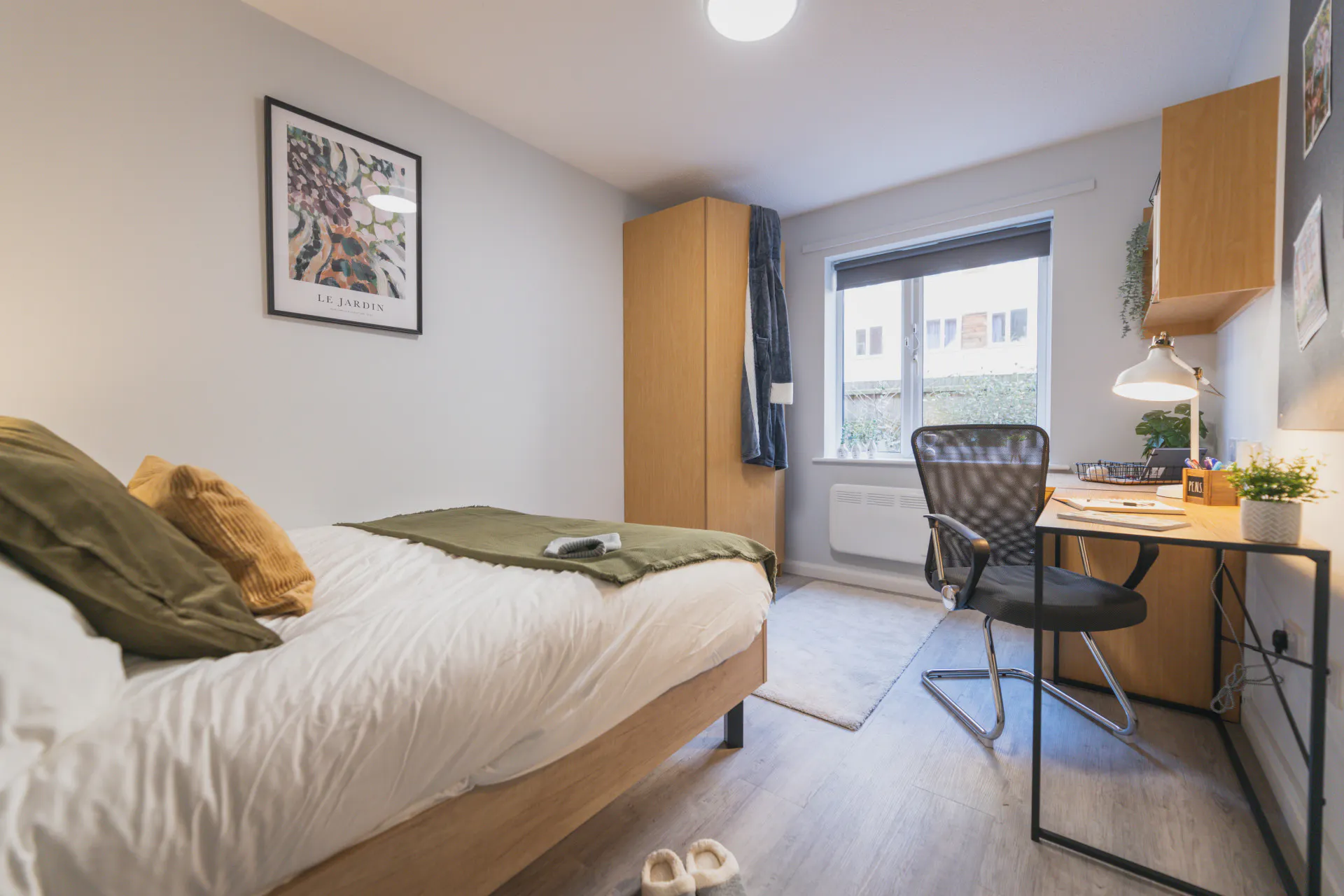 madison-gardens-nottingham-bronze plus room