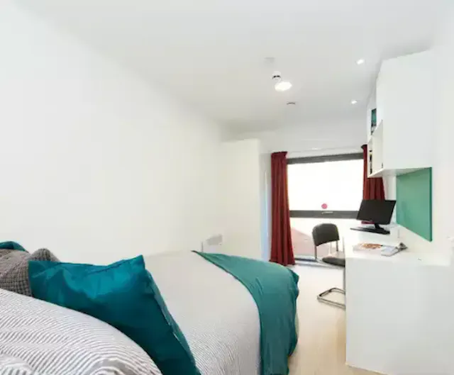 Bronze Two Bedroom Apartment room image 2