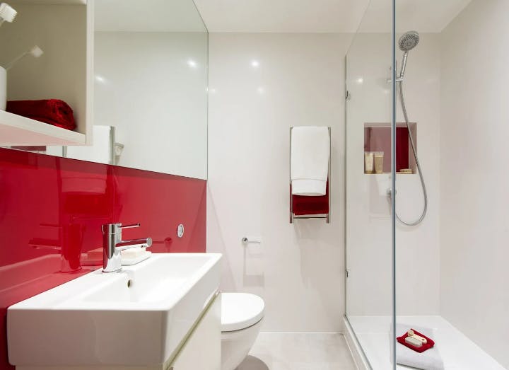 Bronze En Suite