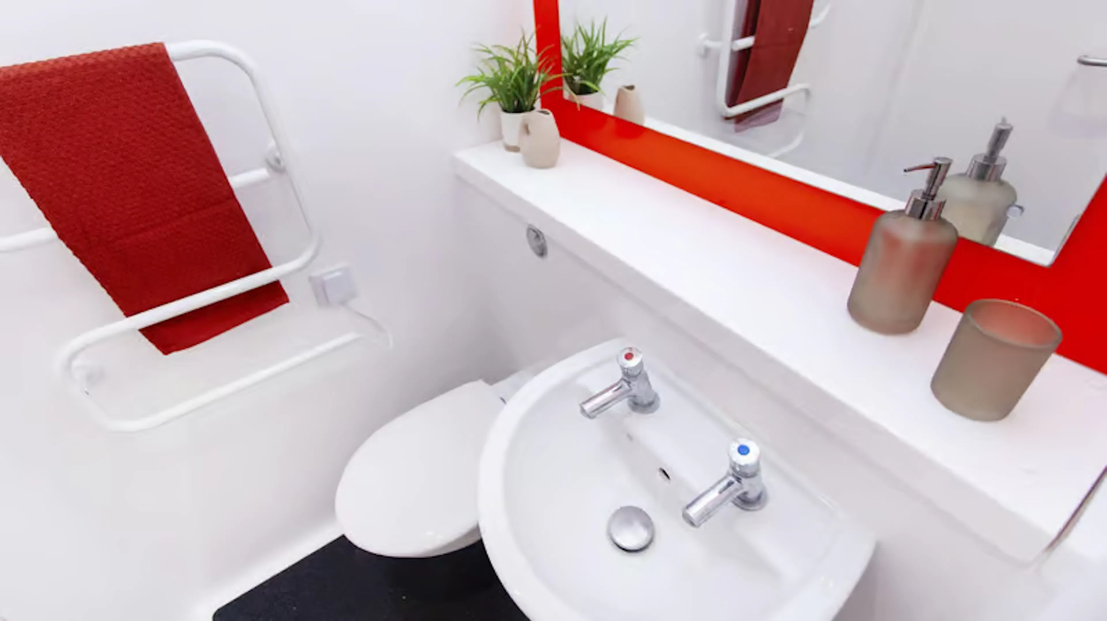 Studio Apartments BATHROOM 1