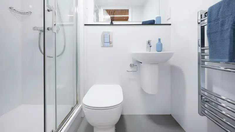 Standard Single Ensuite BATHROOM 2