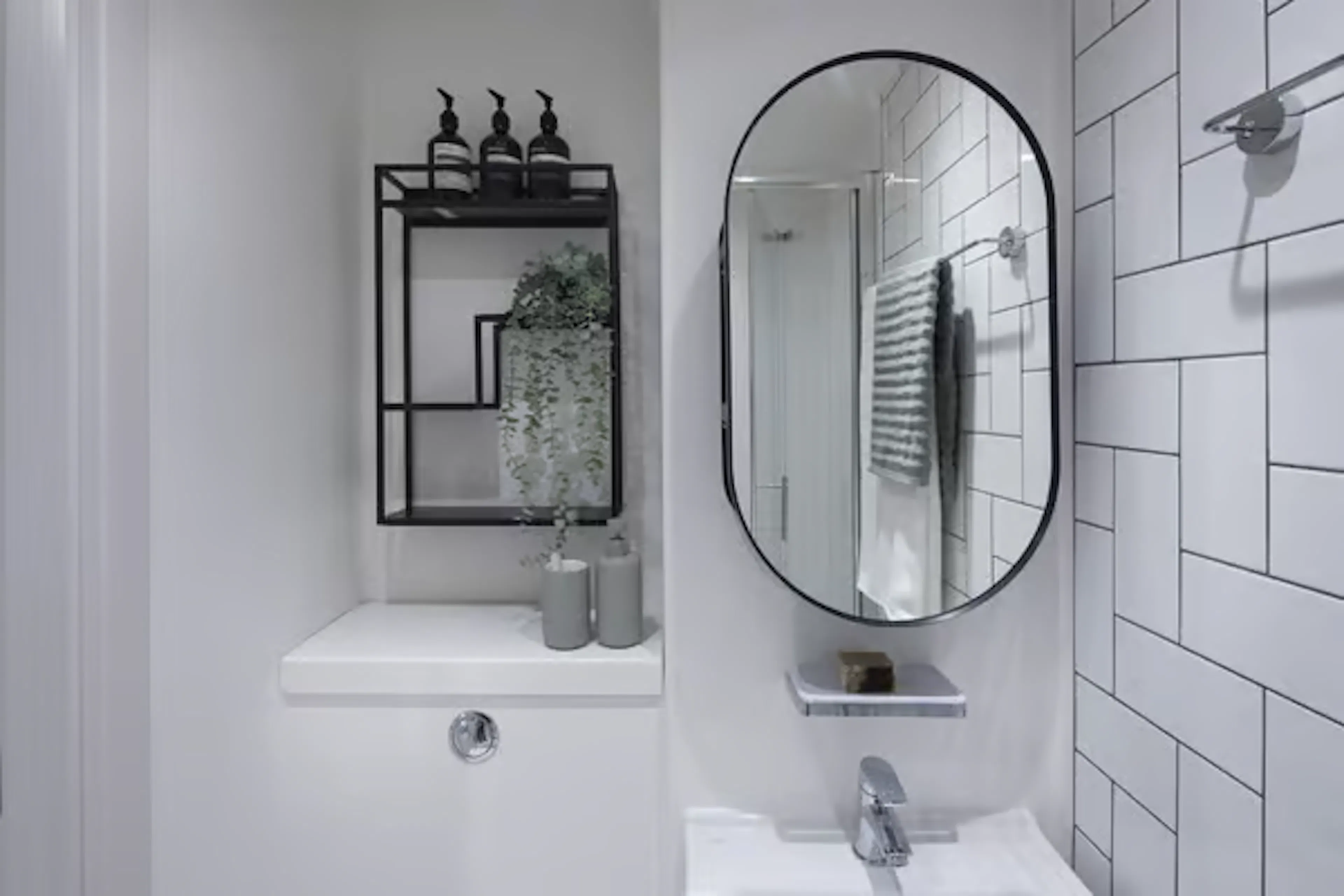 Bronze Studio BATHROOM 2