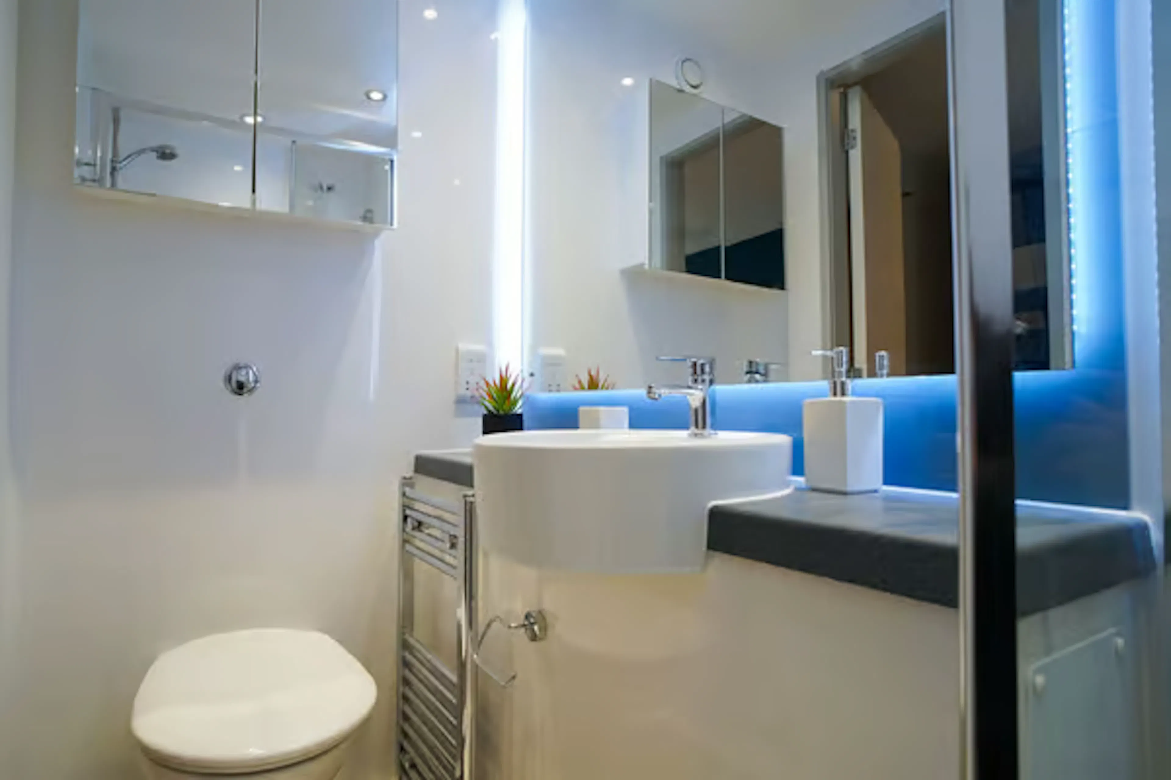 Classic Ensuite BATHROOM 3