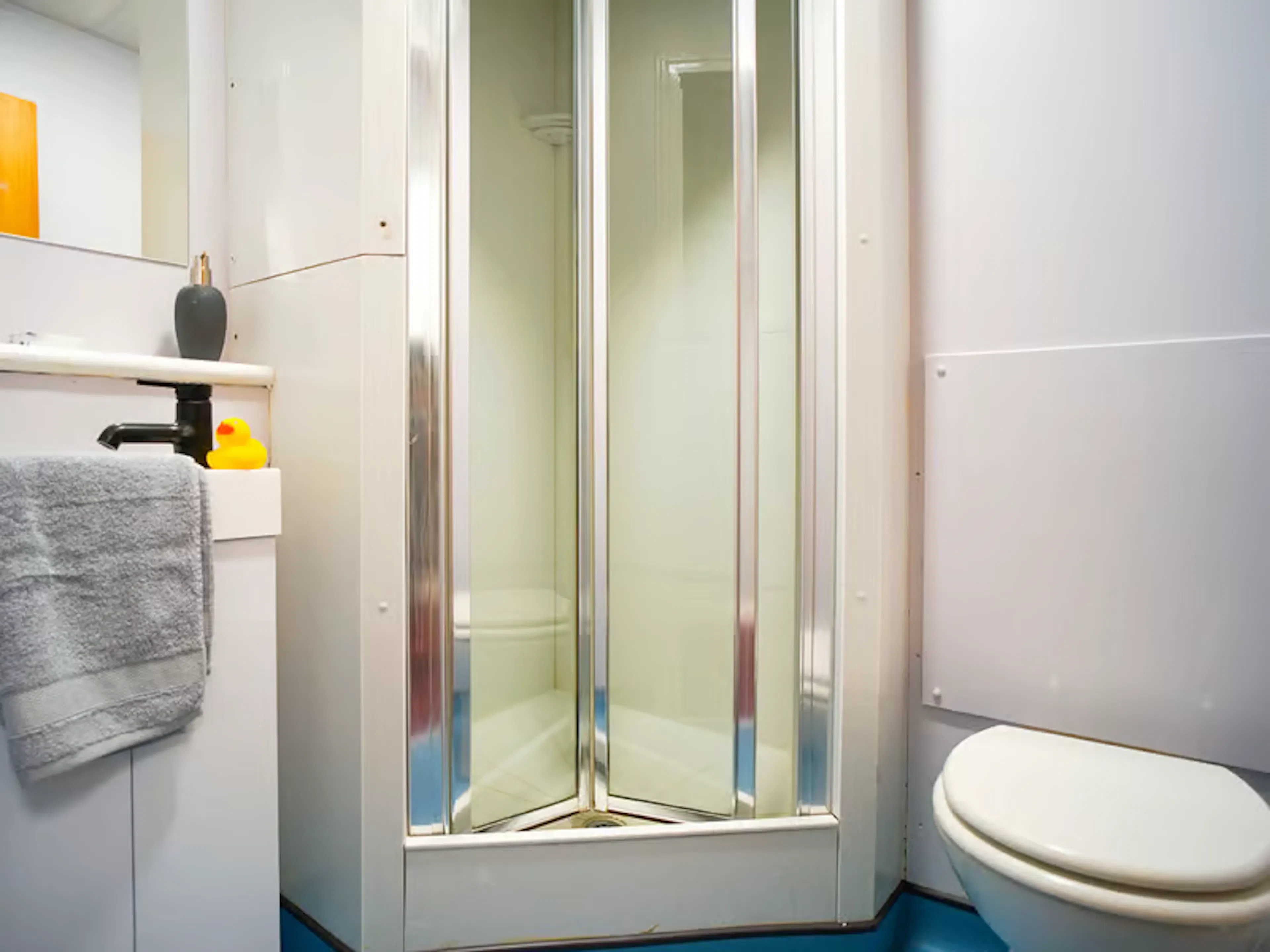 Premium Room BATHROOM 3