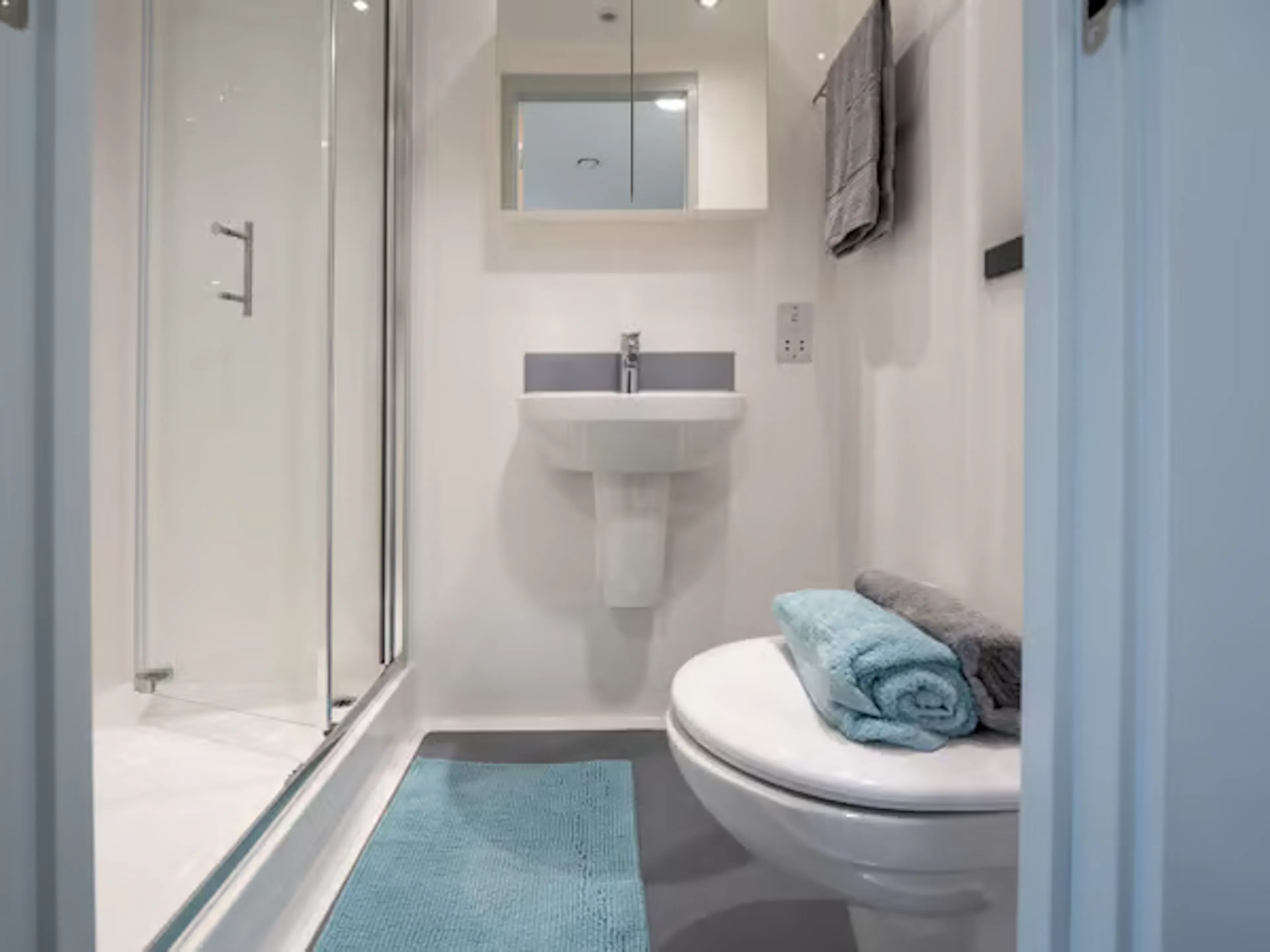 Bronze Plus Studio  BATHROOM 1