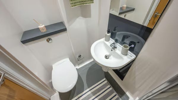 Deluxe Ensuite