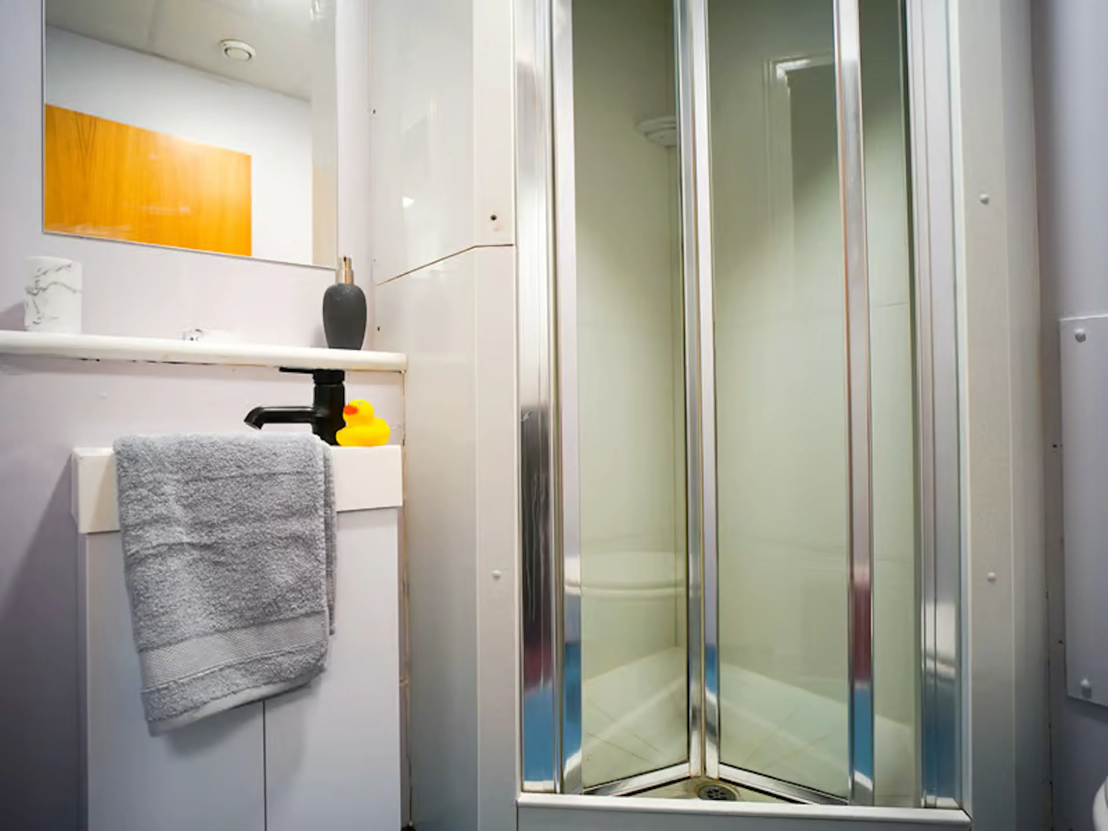 Standard Room BATHROOM 3