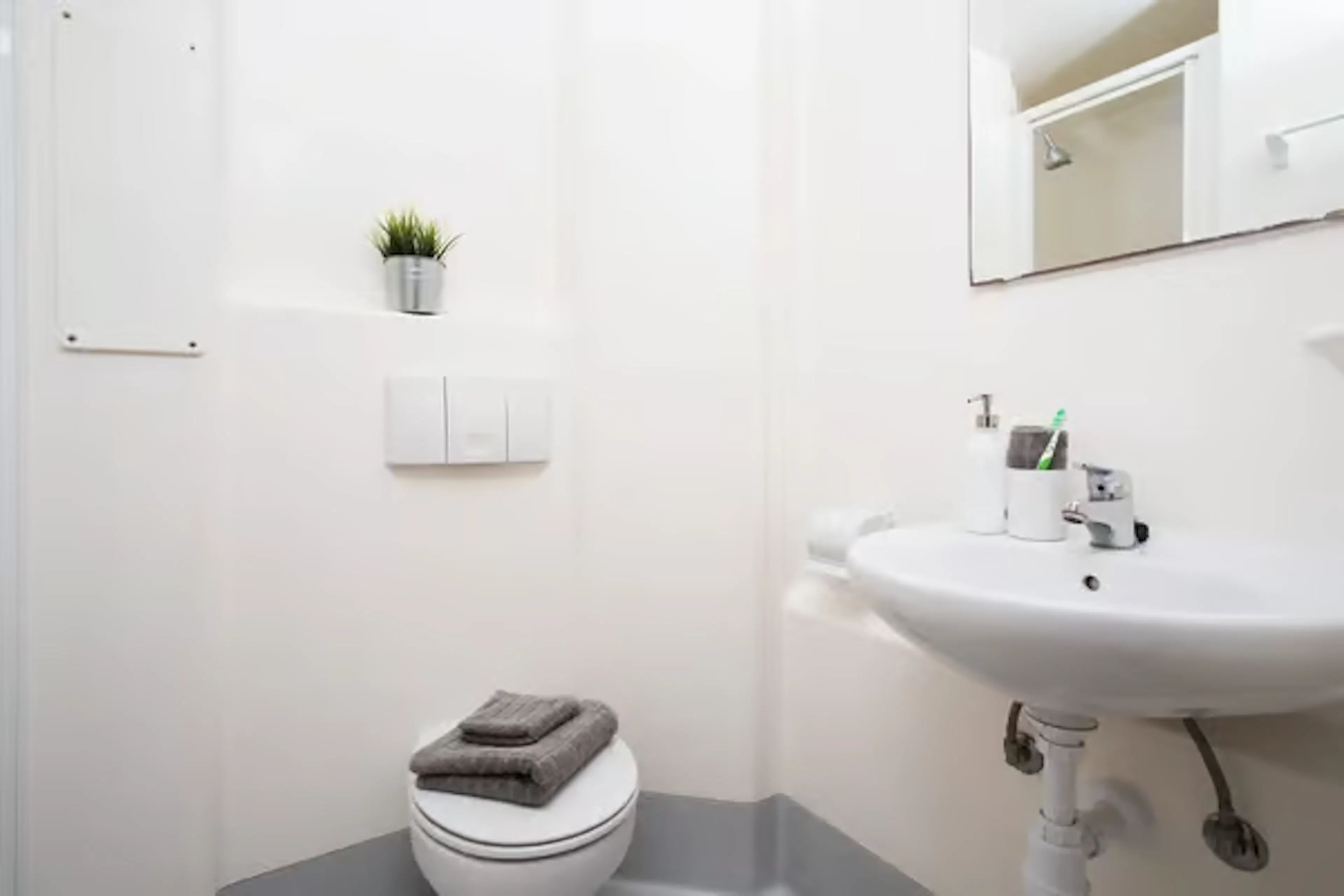 Classic Ensuite BATHROOM 4
