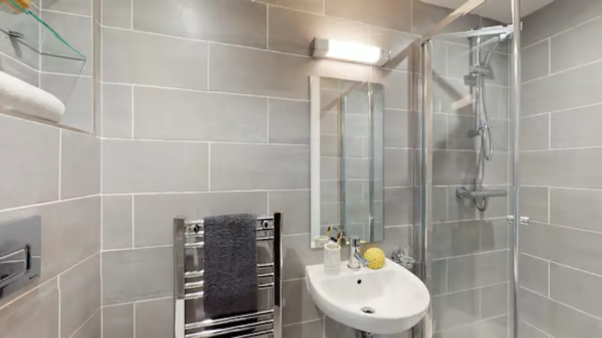 Accessible Studio BATHROOM