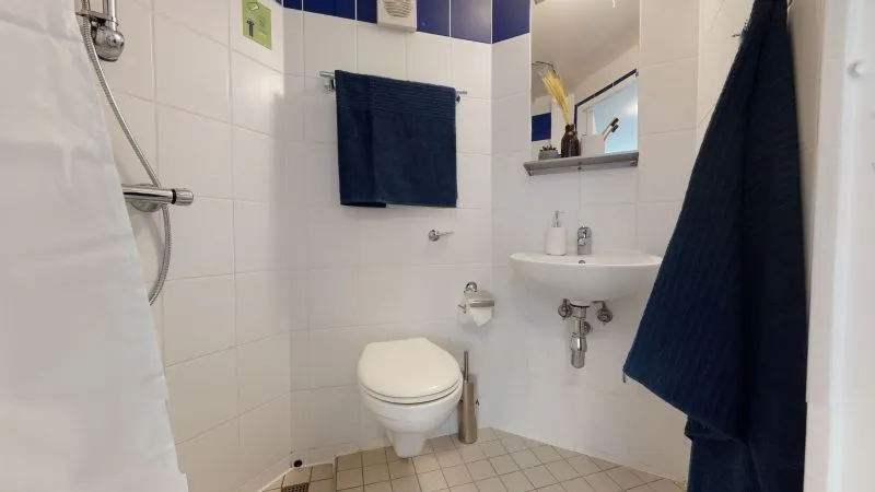Silver En Suite