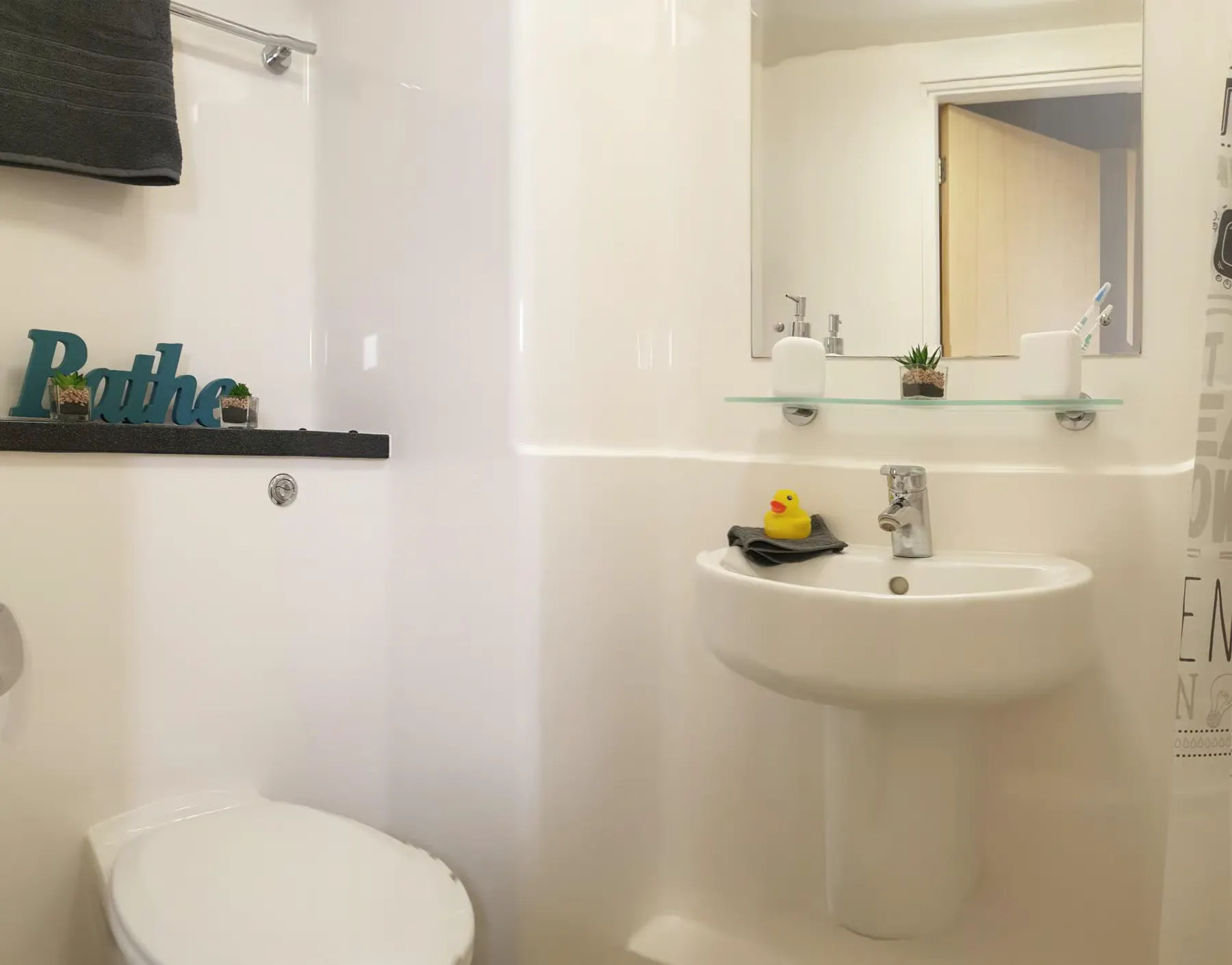 5/6 Bed Standard Ensuite BATHROOM 3