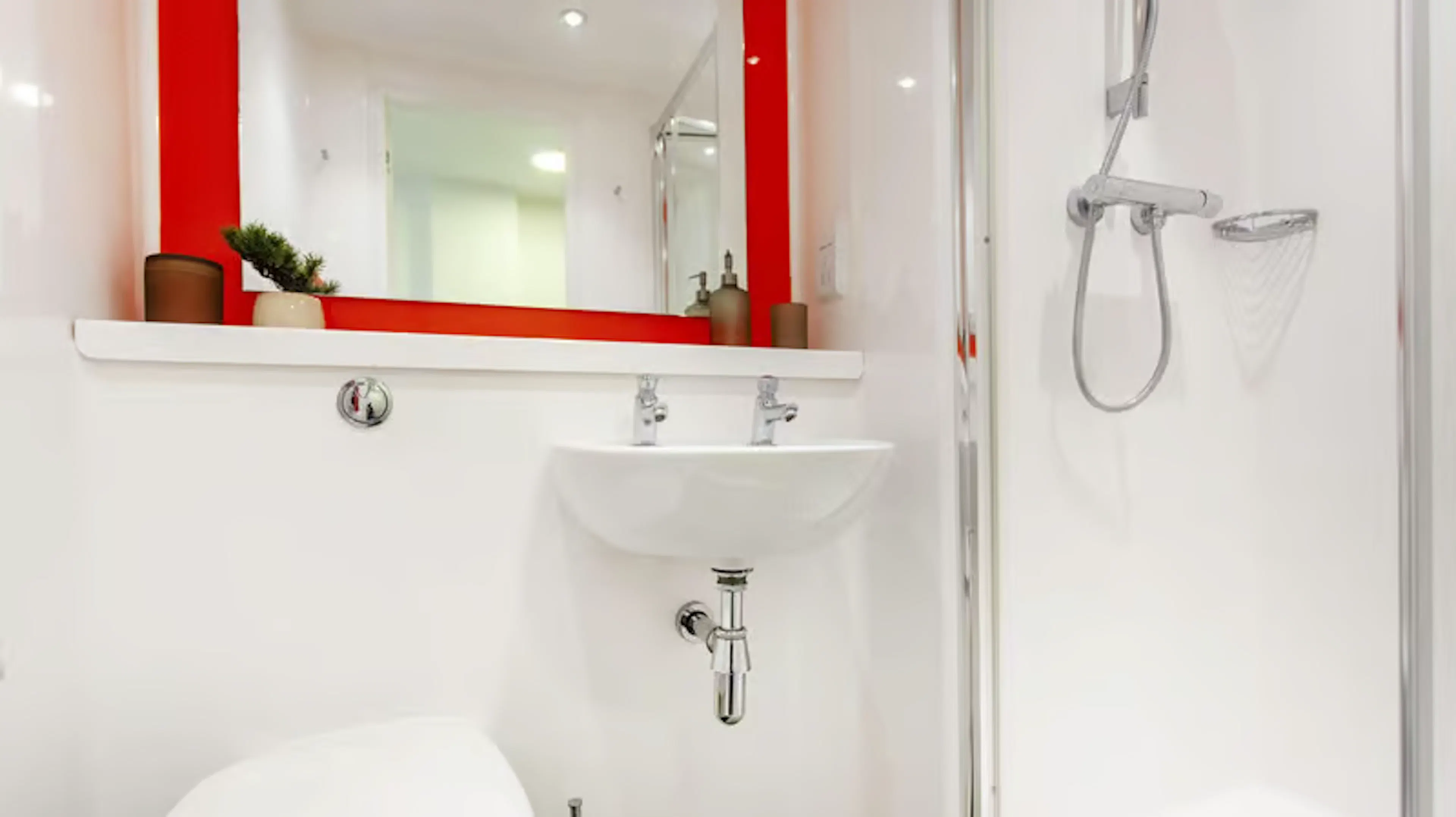 Standard Studio BATHROOM 4