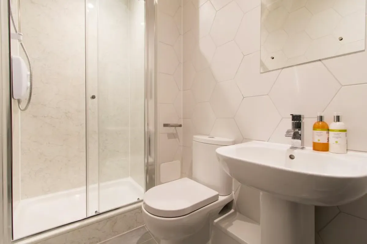 BATHROOM BATHROOM